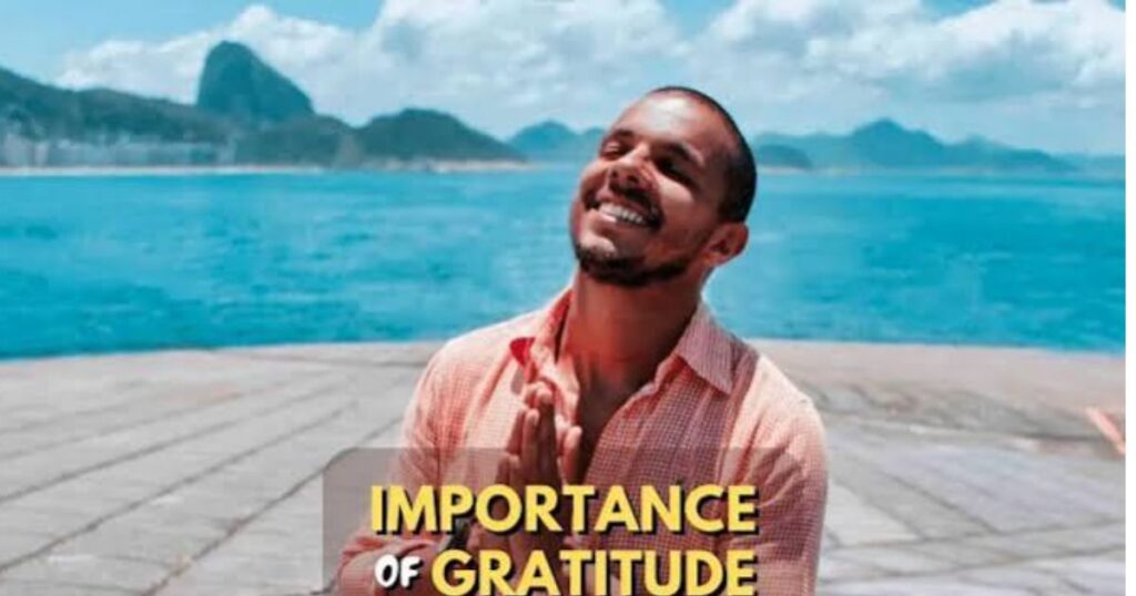  Illustration of a glowing heart and mind surrounded by positive words like thankfulness and appreciation.